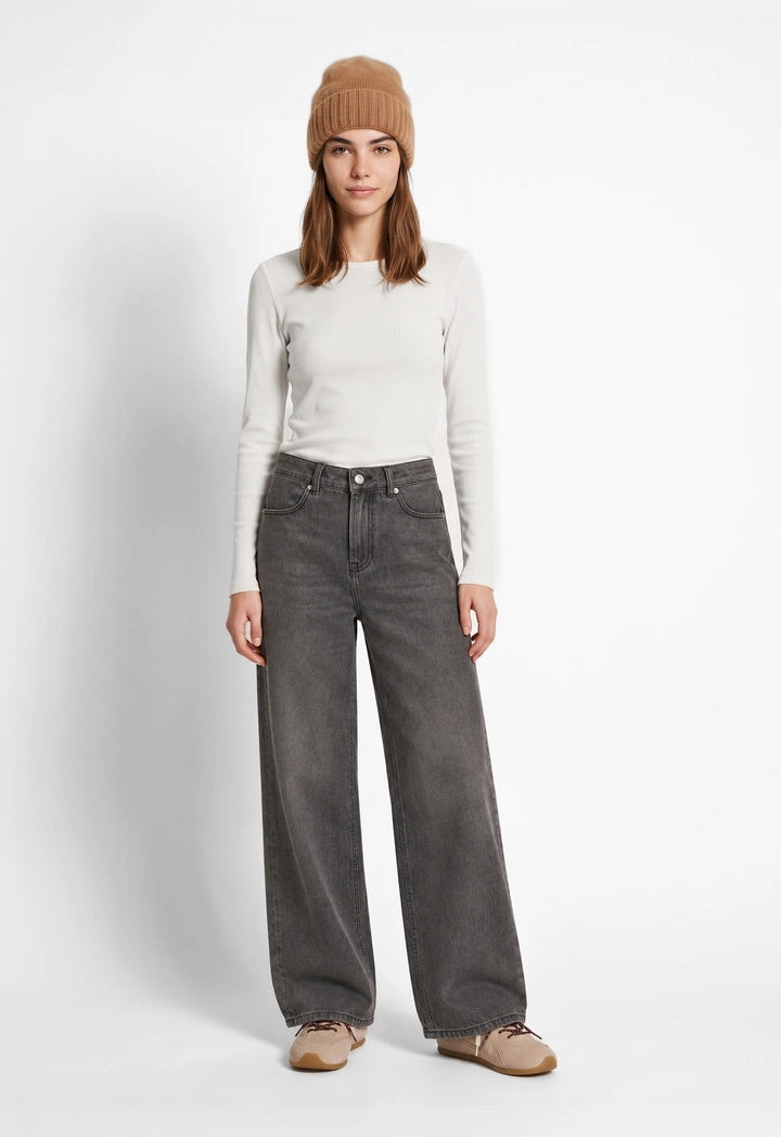 Classic Wide-Leg Jeans