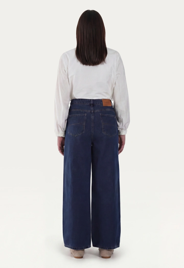 Eyelet-Embellished Wide Leg Jeans